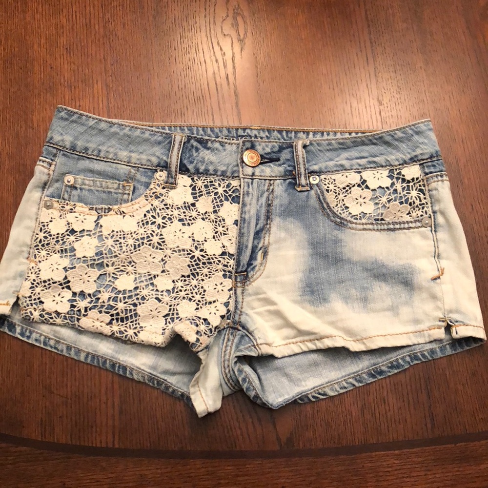 Flowery detailed AE jean shorts